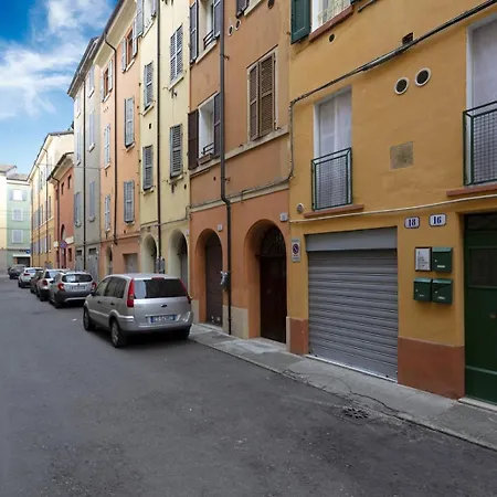 Rua Freda * Modena